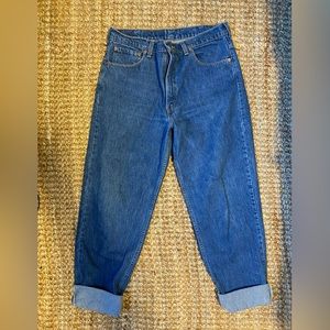 Levi’s 550 medium wash jeans